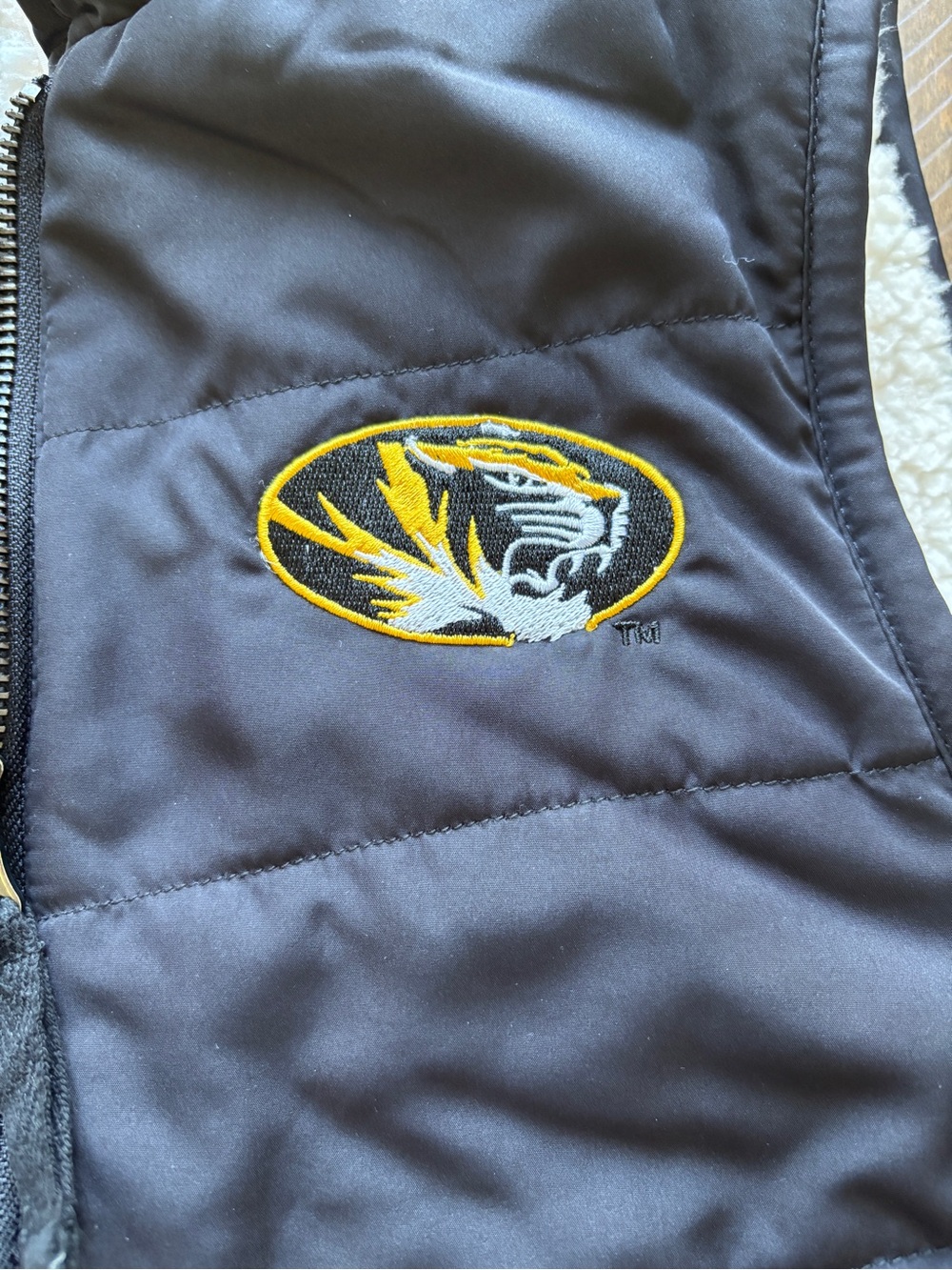 Women's Black Quilted Sherpa-Lined Vest with Mizzou Tiger Logo - Picture 3 of 8